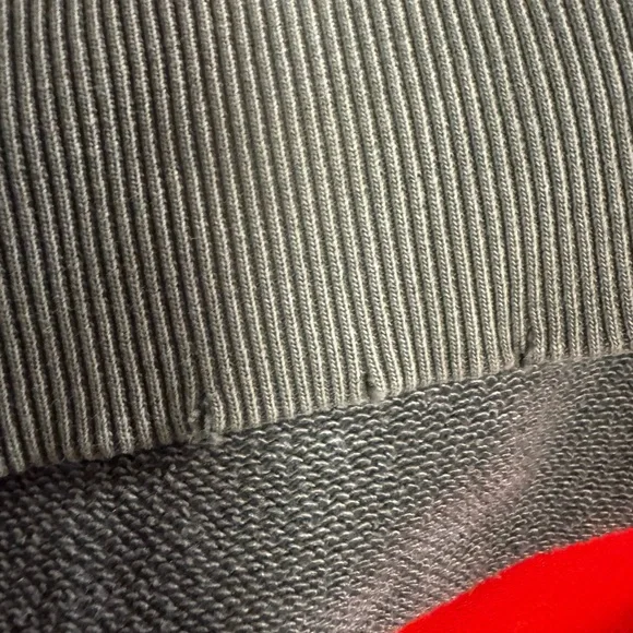 Sold forest Green Pullover Sweatshirt distressed - Picture 6 of 6